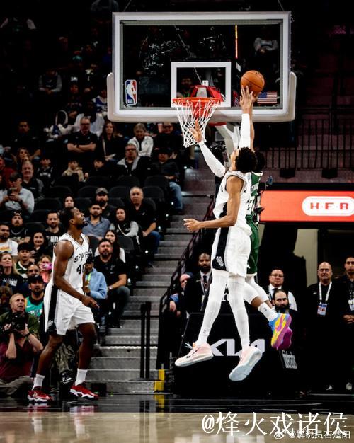 文班亚马23分浓眉30+13詹姆斯18+5+8 马刺击败湖人